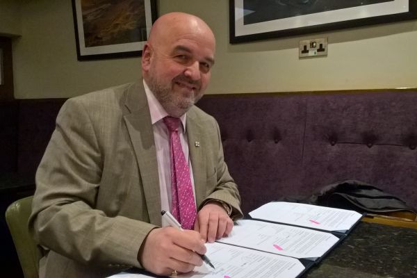 Guernesey signe un accord avec l’Université de Caen